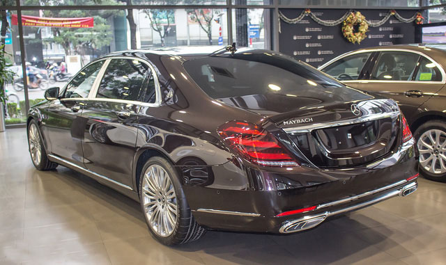 Phần đuôi Mercedes-Maybach S450 2018 không có nhiều sự khác biệt so với phiên bản hiện hành.